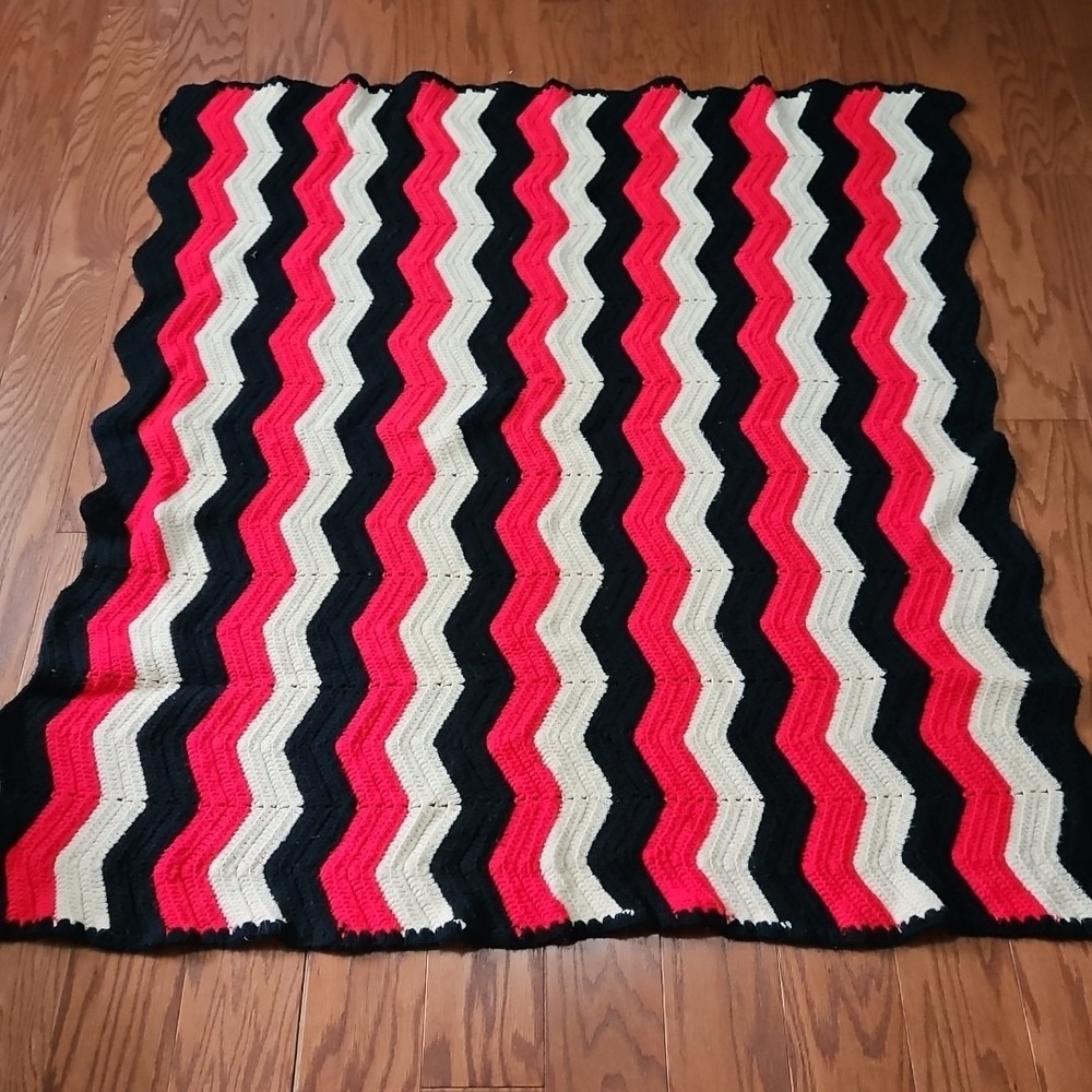 Handmade Knit Crochet Blanket Throw Afghan Red Black White Zig Zag 54" X 54" VTG